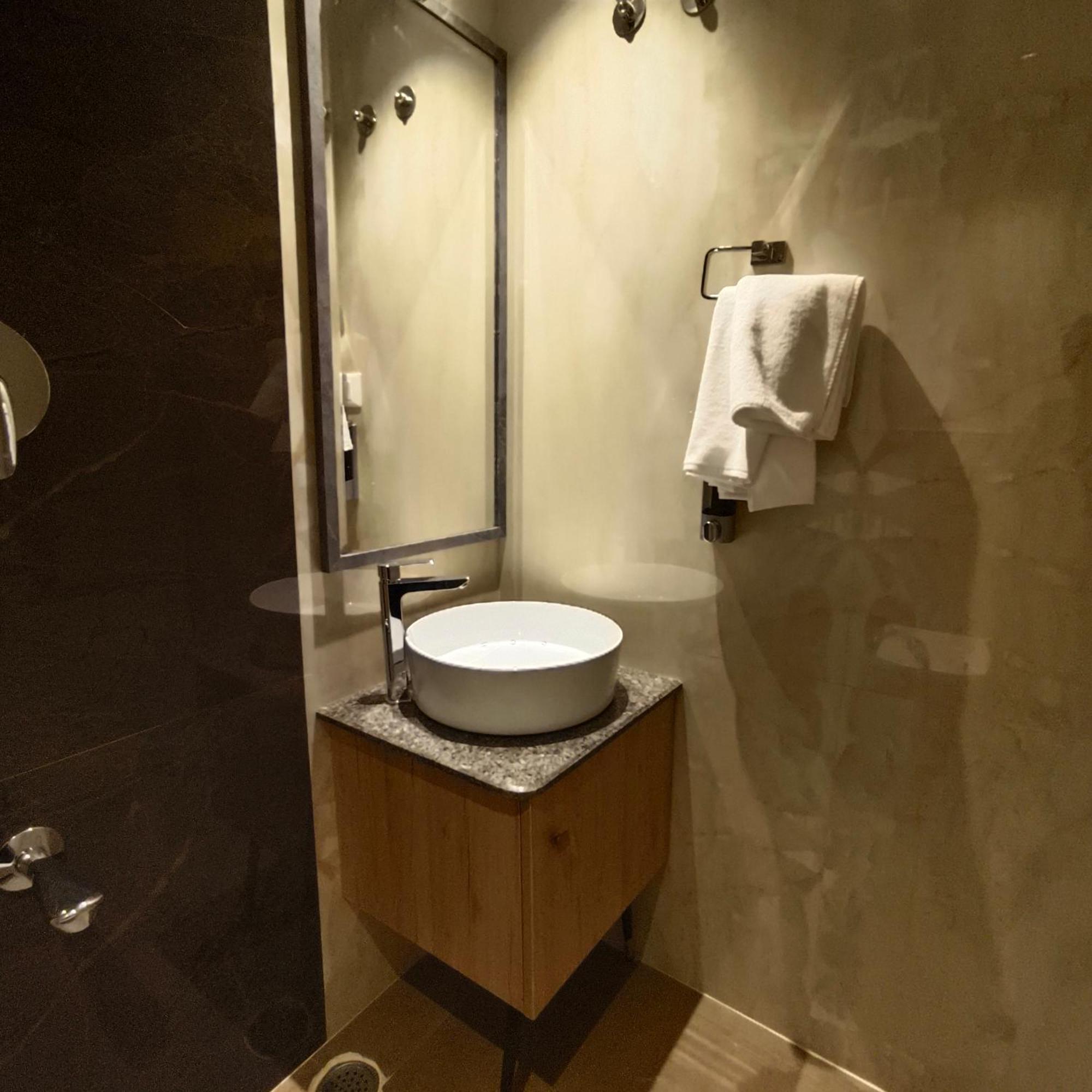 Olive Hotel Le Opera By Embassy Group Bangalore Esterno foto