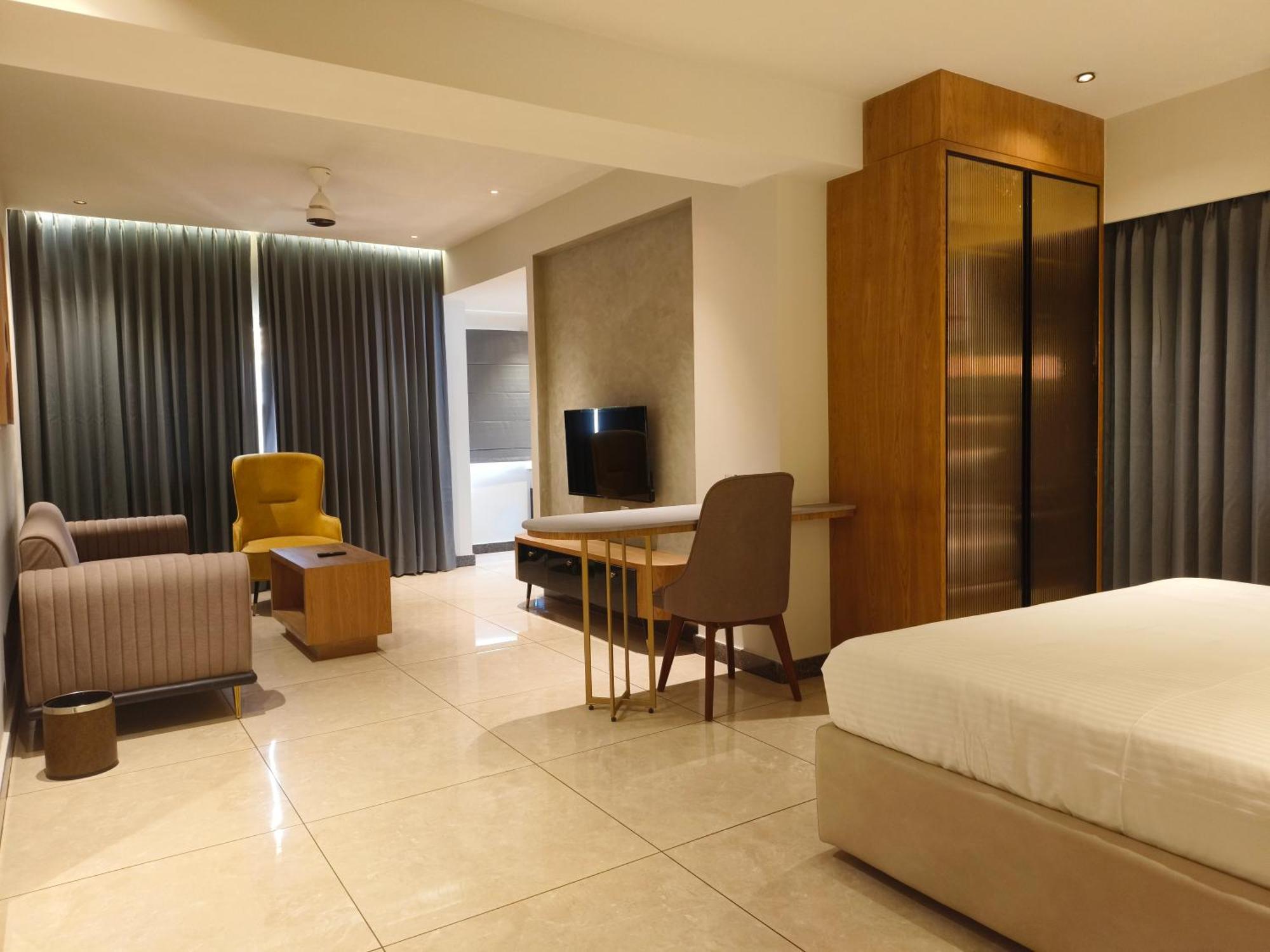 Olive Hotel Le Opera By Embassy Group Bangalore Esterno foto