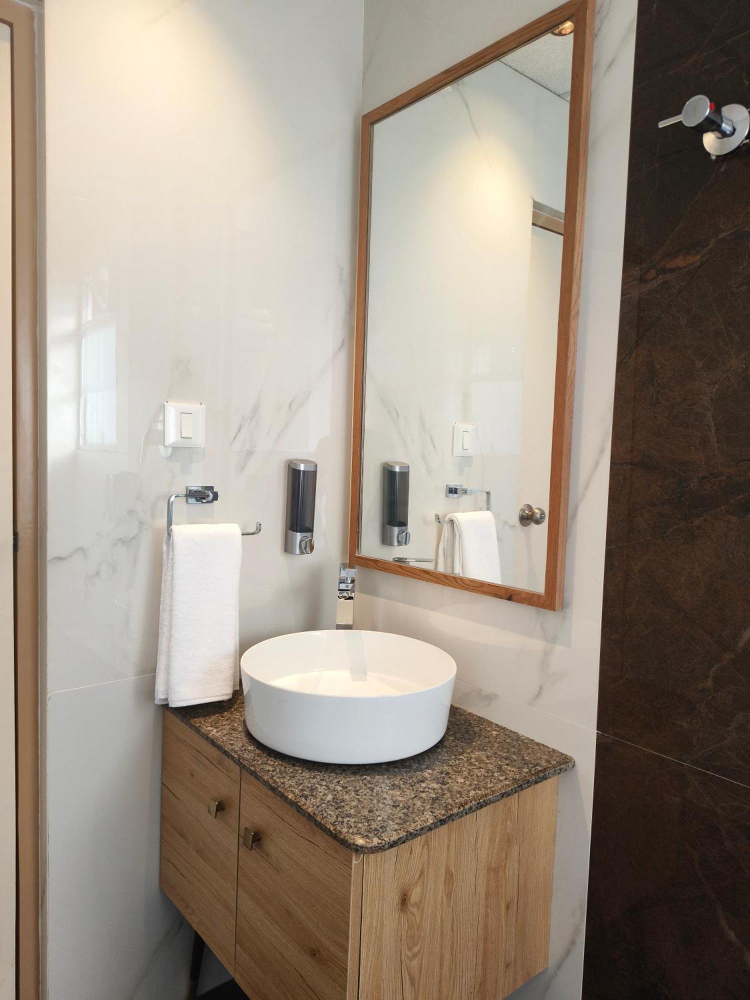 Olive Hotel Le Opera By Embassy Group Bangalore Esterno foto