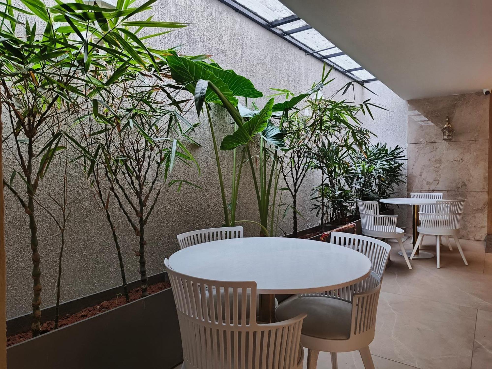 Olive Hotel Le Opera By Embassy Group Bangalore Esterno foto